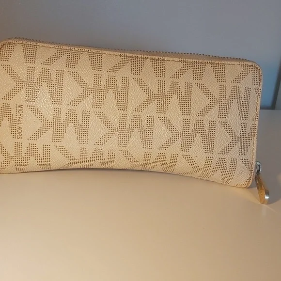 MICHAEL KORS WALLET - Picture 4 of 12